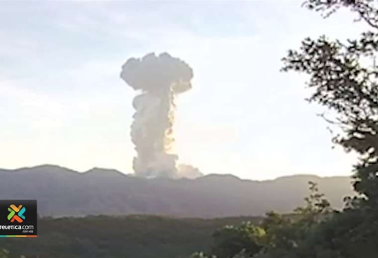 Volcán Rincón de la Vieja registró nueva erupción este martes