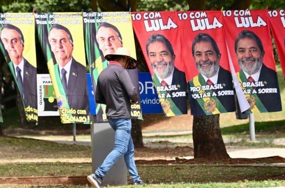Lula y Bolsonaro se atacan en último debate en Brasil