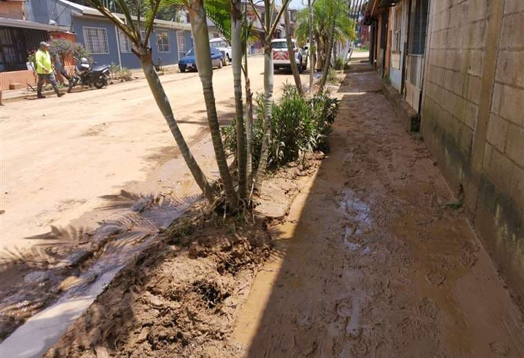Autoridades advierten de más aguaceros por paso de onda tropical #43