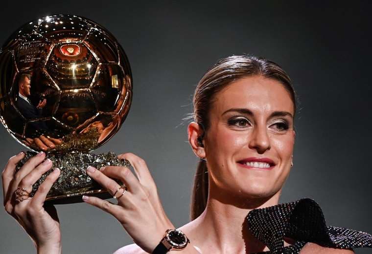 Española Alexia Putellas gana su segundo Balón de Oro femenino
