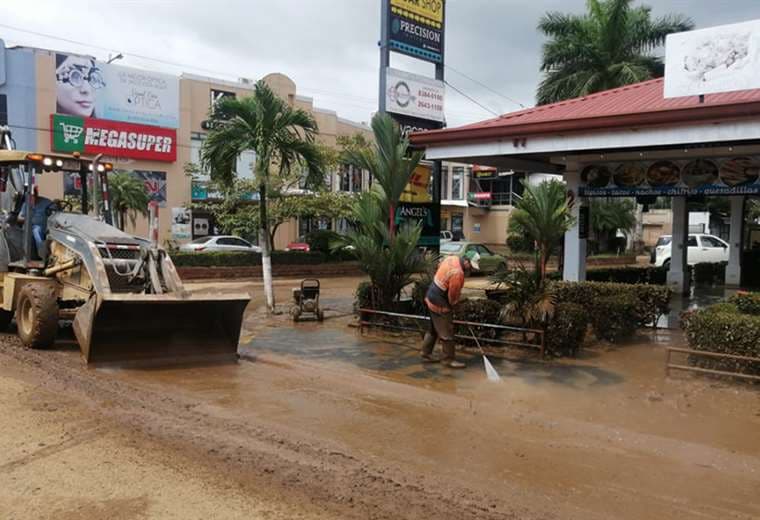 Pérdidas millonarias en Garabito: inundaciones dejan 250 comercios afectados