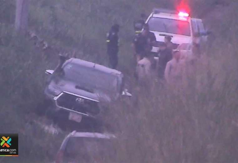 Encuentran varios cuerpos dentro de un carro en la Ruta 32