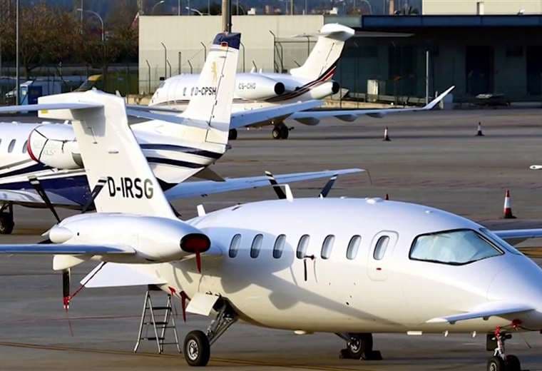 Autoridades retoman búsqueda de pasajeros de avión siniestrado 