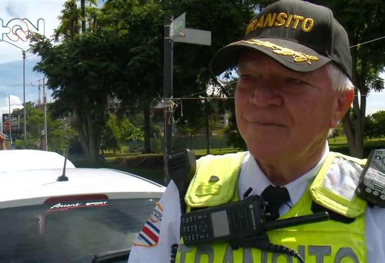 Manuel Ledezma es el oficial más longevo de la Policía de Tránsito