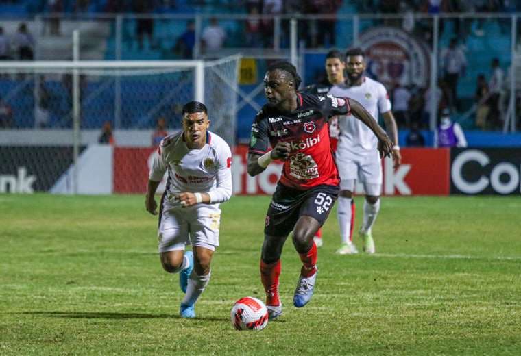 Aubrey David sale de Alajuelense para unirse al fútbol ecuatoriano