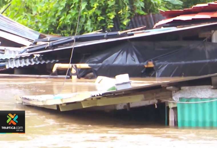 Familias que lo perdieron todo tras inundaciones en Desamparados requieren ayuda urgente