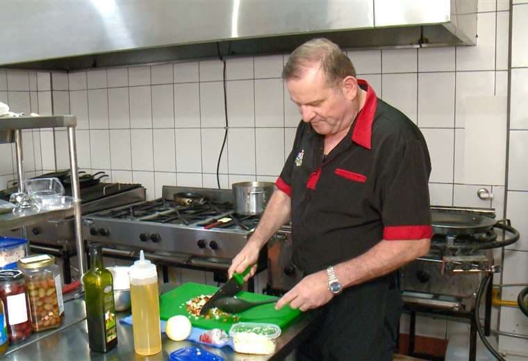 René Barboza debuta como cocinero en restaurante de comida española