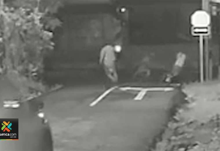 Video muestra el asesinato de un joven al que le dispararon 10 veces en Heredia