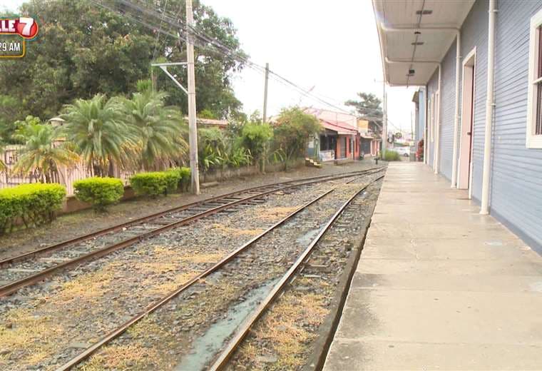 Heredianos duran el doble en llegar a la capital por ausencia de tren en Belén