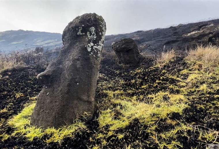 Incendio causa daño “irreparable” a estatuas moái de la chilena Isla de Pascua