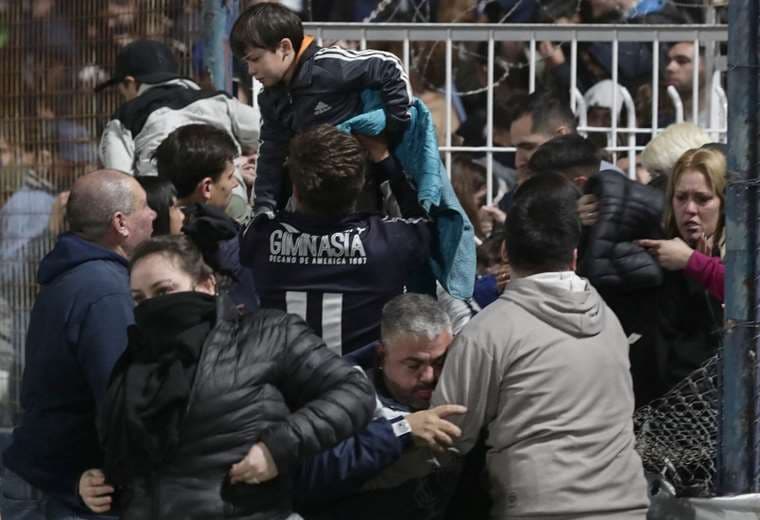 Dirigente denuncia barbarie en la muerte de hincha en fútbol argentino