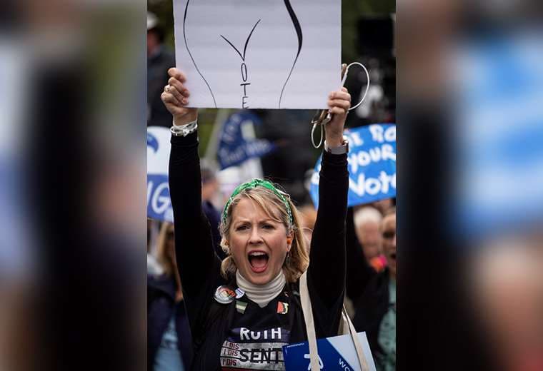 Miles de personas protestan en EE. UU. por el derecho al aborto antes de elecciones clave