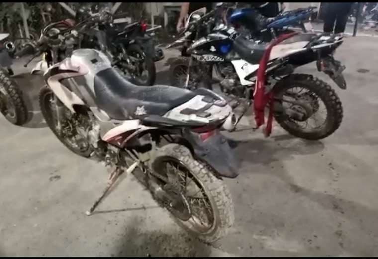 Video: Sorprenden a sujetos mientras robaban motocicletas de plantel de Tránsito en Limón
