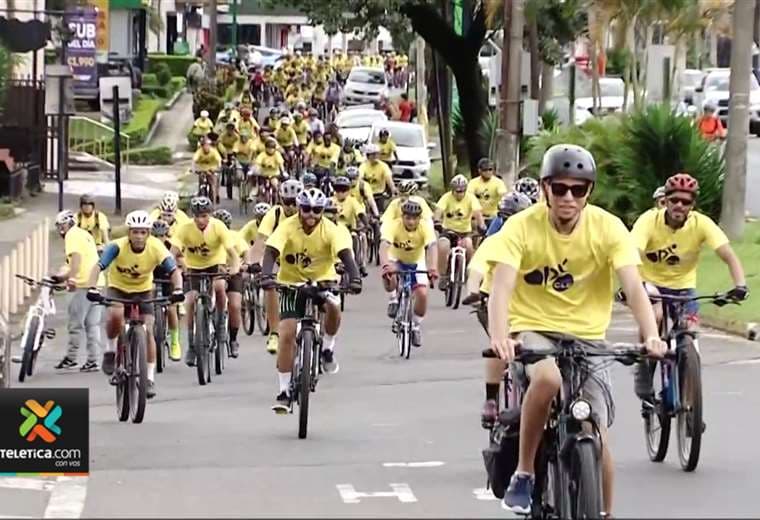 Cientos de ciclistas se reunieron para concientizar sobre un transporte más limpio