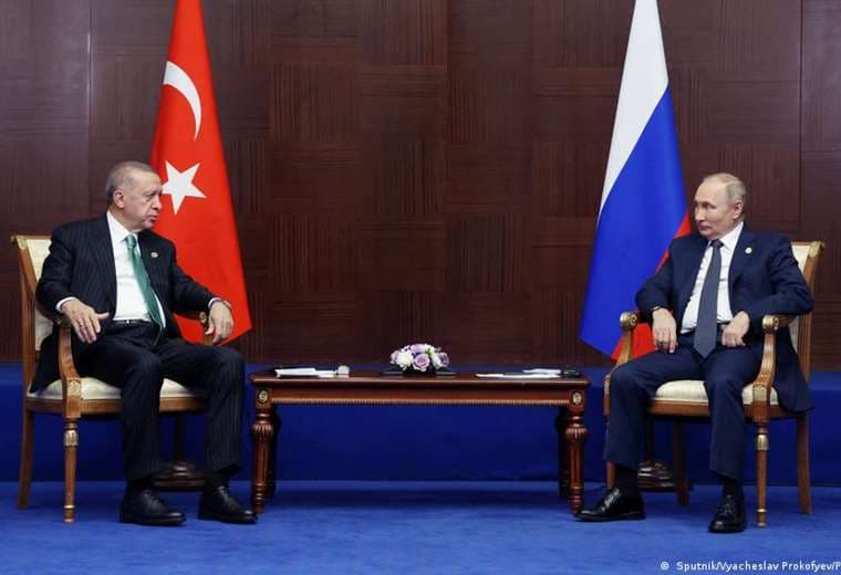 Putin reafirma su apoyo a Turquía en la lucha contra terrorismo tras atentado