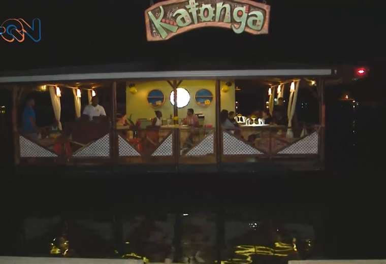 Tortuguero tiene el único restaurante flotante del Caribe