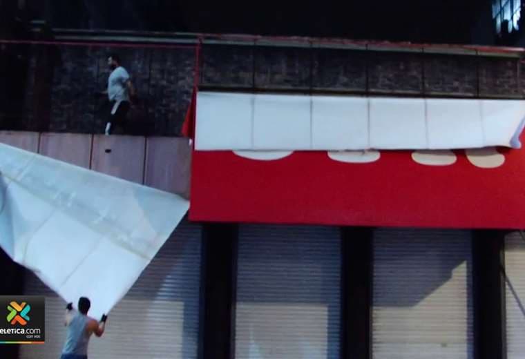 Rótulos de tiendas SYR fueron retirados de varios locales dentro y fuera de San José