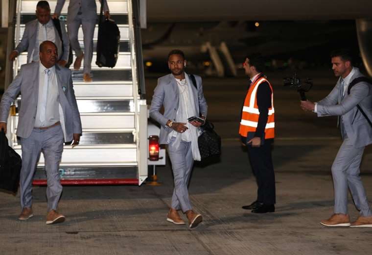Neymar y Brasil aterrizan en Catar para buscar el hexacampeonato