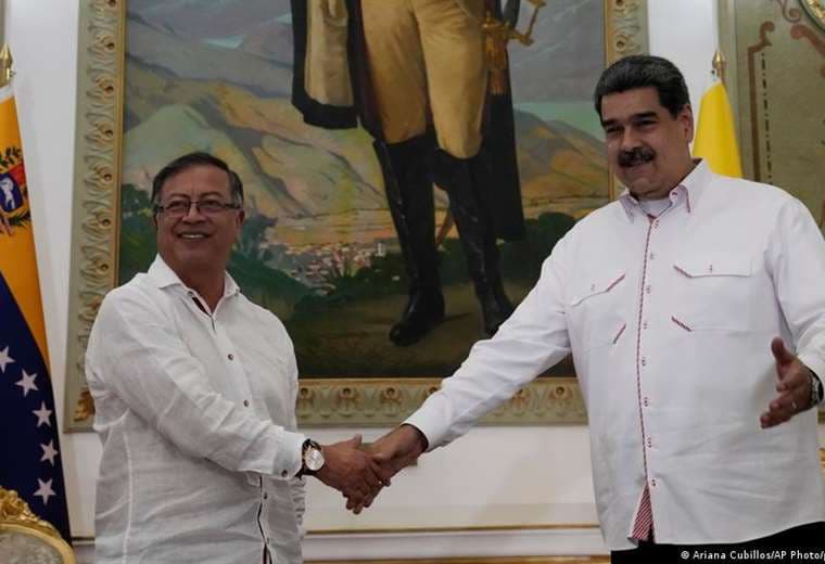 Petro y Maduro de acuerdo en avanzar hacia la "integración total"