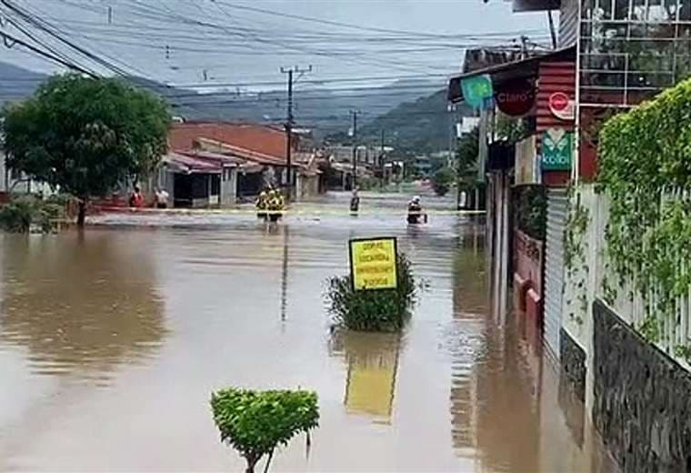 Desamparados: 80 familias resultaron afectadas por inundaciones de este lunes