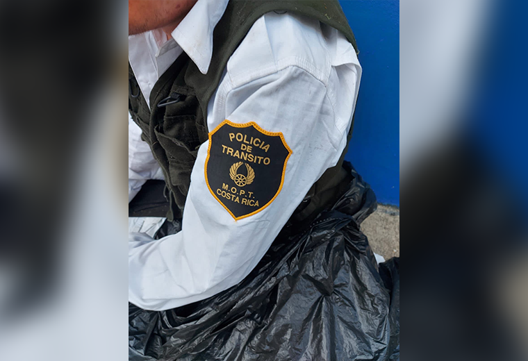 Policía recupera ocho uniformes del Tránsito que indigente "encontró en basurero"