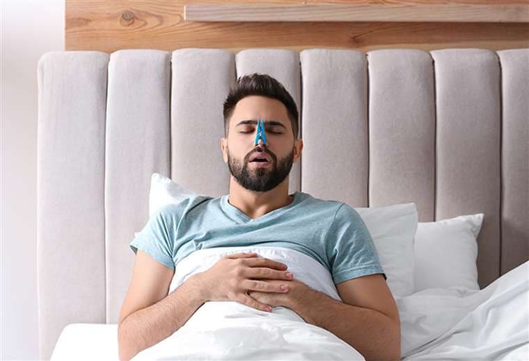 ¿Por qué es tan común sufrir de congestión nasal durante la noche?
