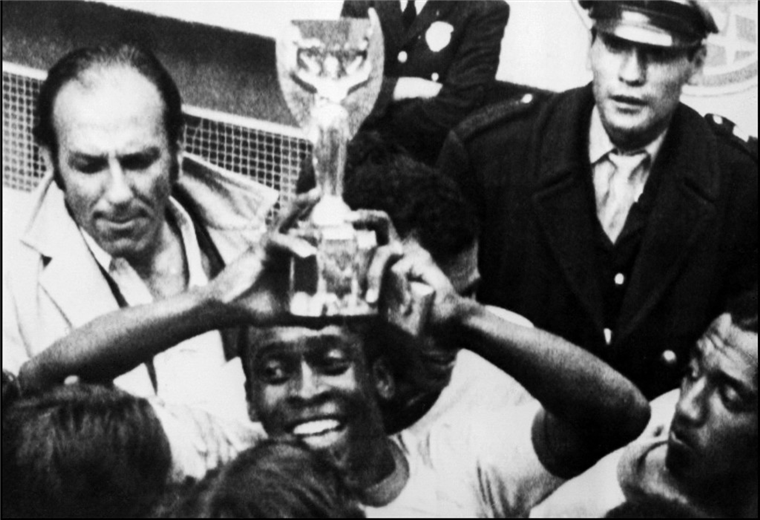 Pelé será velado el lunes y enterrado el martes en la ciudad de Santos