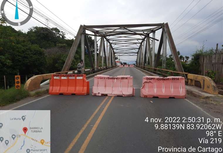 Cierran puente en Cartago por riesgo de colapso: Conavi hará "reparación mínima necesaria"