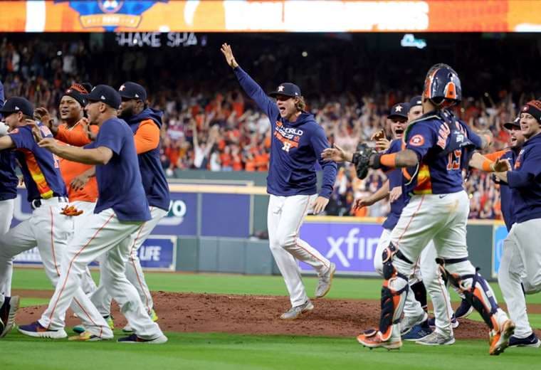 Astros vencen a Filis y se coronan en la Serie Mundial de béisbol