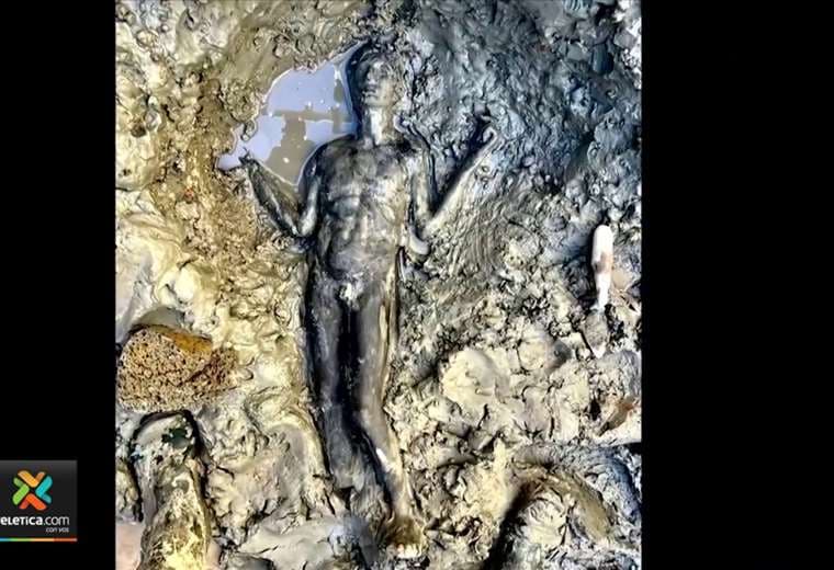 Italia: Sorprende hallazgo de 24 estatuas de bronce romanas en perfecto estado