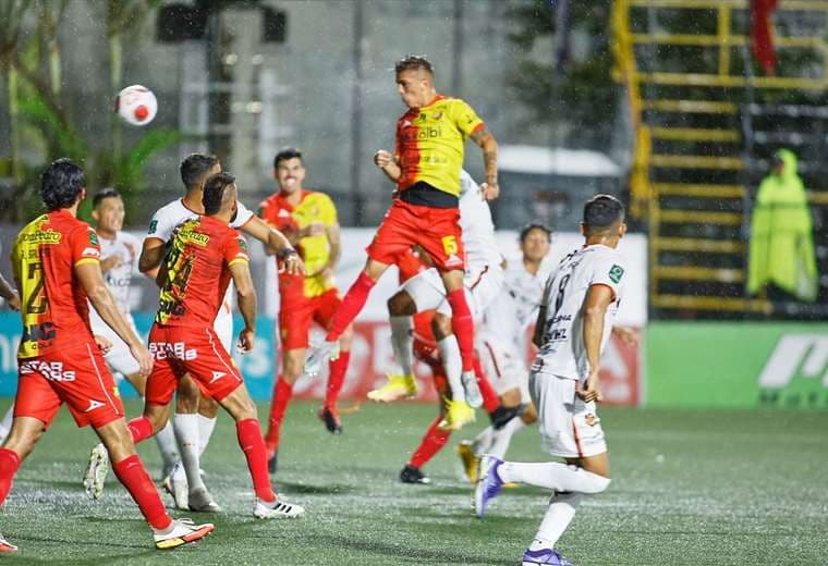 Herediano saca ventaja ante Puntarenas en cruce por el Torneo de Copa