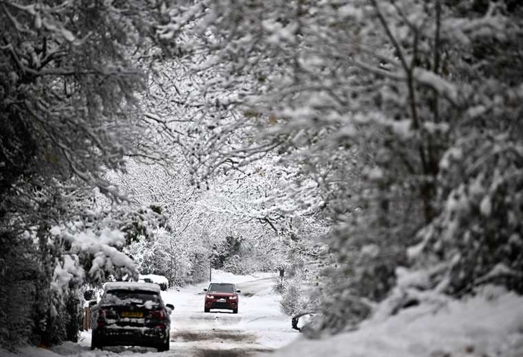 Hielo y nieve provocan caos en los transportes de Reino Unido