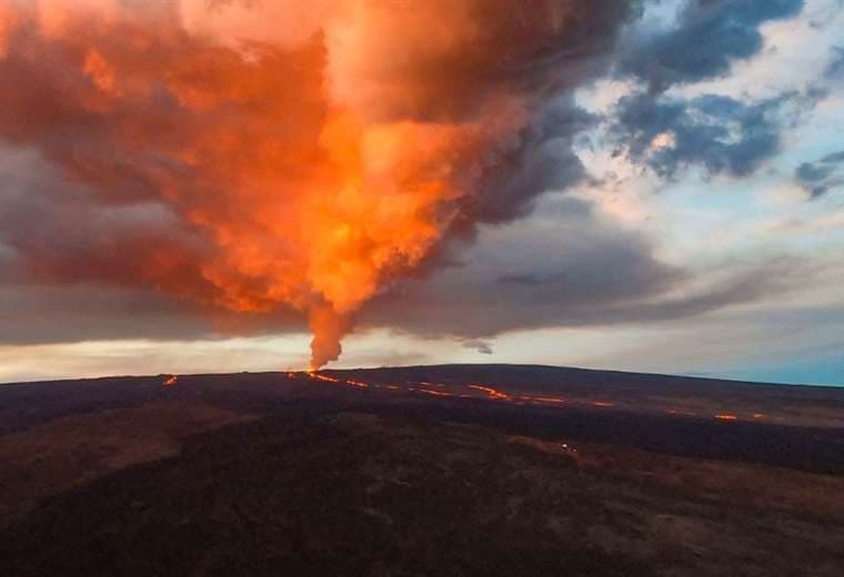 El volcán más grande del mundo se calma en Hawái