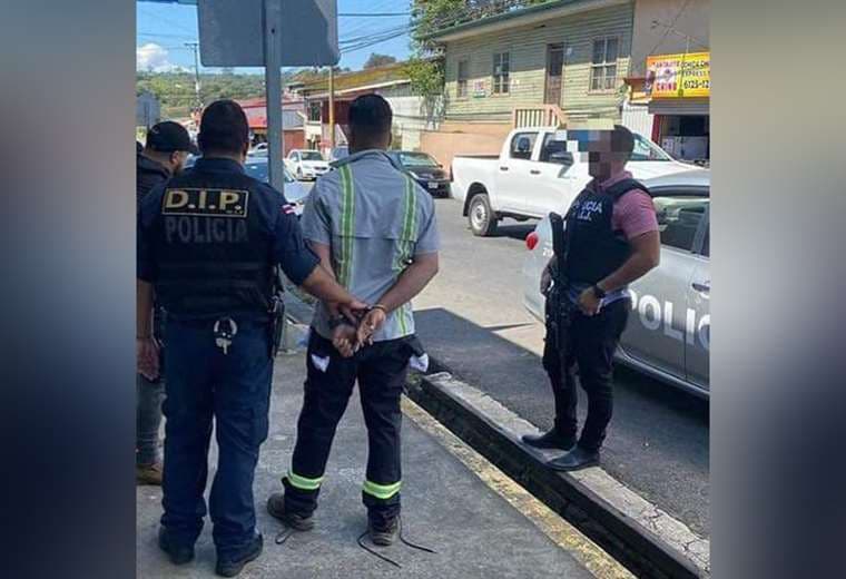 Funcionario cae como sospechoso de vender droga en carro de Municipalidad de Naranjo