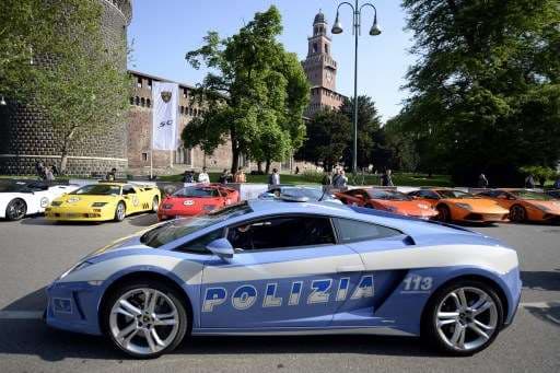 La policía italiana atraviesa el país en Lamborghini para entregar dos riñones