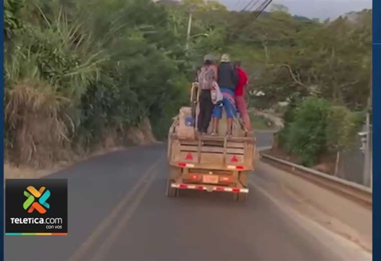 Video muestra cómo tres hombres arriesgaron su vida para viajar en cajón de vehículo