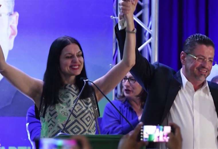 El presidente Rodrigo Chaves negocia con su esposa sobre dónde pasará la Navidad