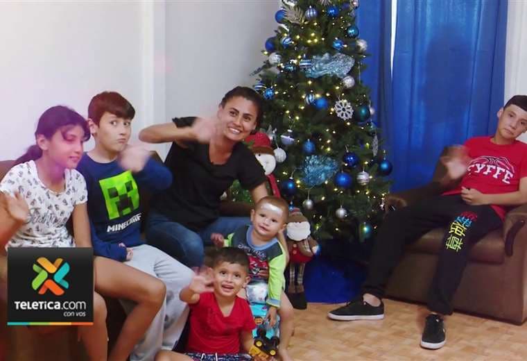 Cinco niños y su madre están pasando la mejor Navidad de sus vidas