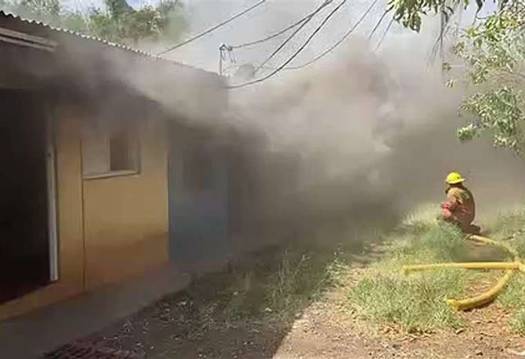 Incendio deja sin techo a diez personas en Alajuela