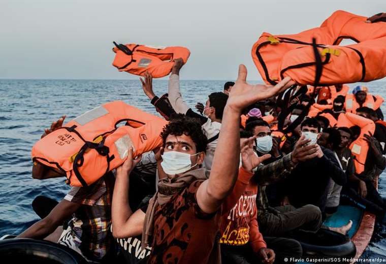 Barco rescató a 113 migrantes en el Mediterráneo central