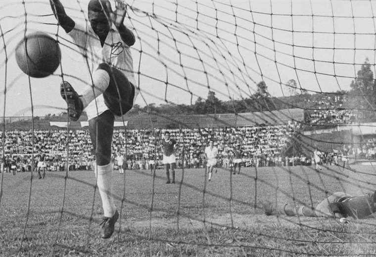 Muere Pelé: el partido que le valió al astro brasileño el título de "rey"