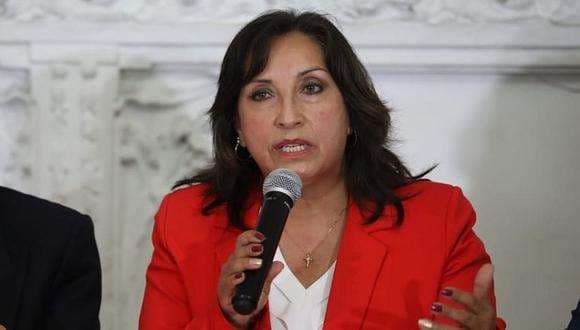 Vicepresidenta Dina Boluarte asume el mando en Perú tras destitución de Castillo