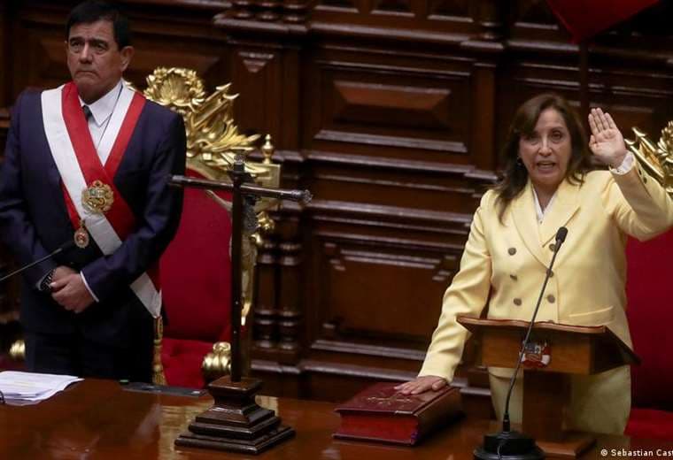 Nueva presidenta de Perú busca formar gobierno tras destitución de Castillo