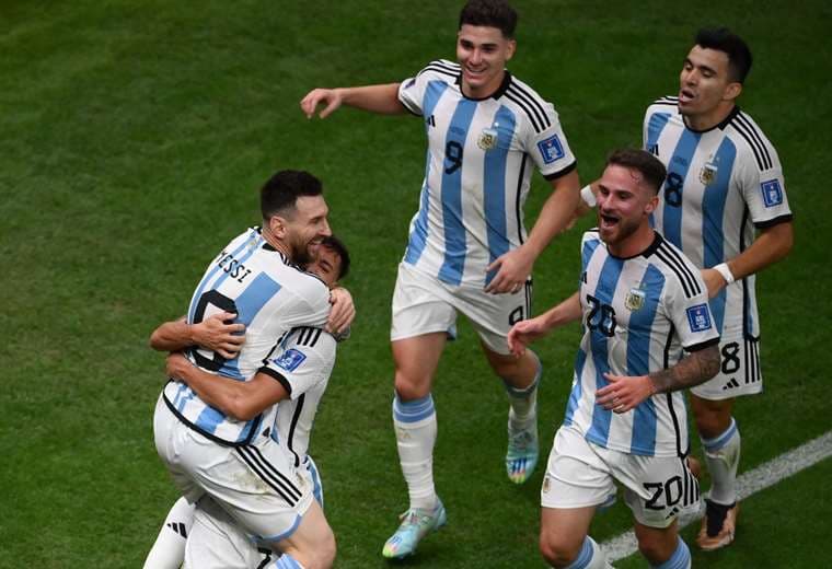 Argentinos ansiosos por la nueva camiseta de la selección con la tercera estrella