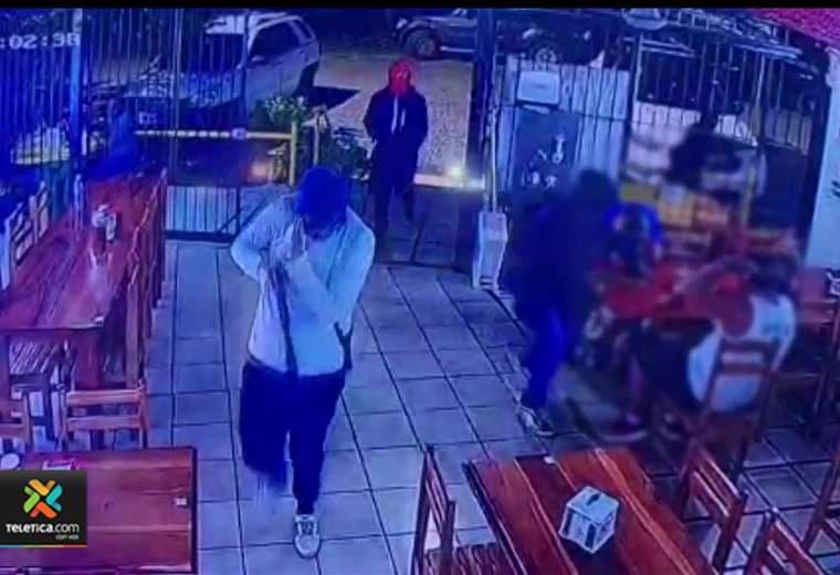 iPhone guio a policías hasta sospechosos de asaltar restaurante: hay dos sujetos en fuga