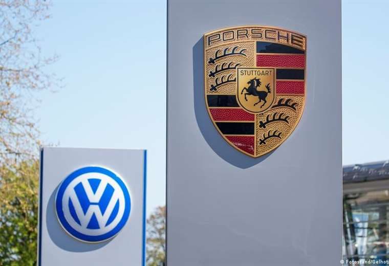 Volkswagen, en discusiones para introducir Porsche en la Bolsa