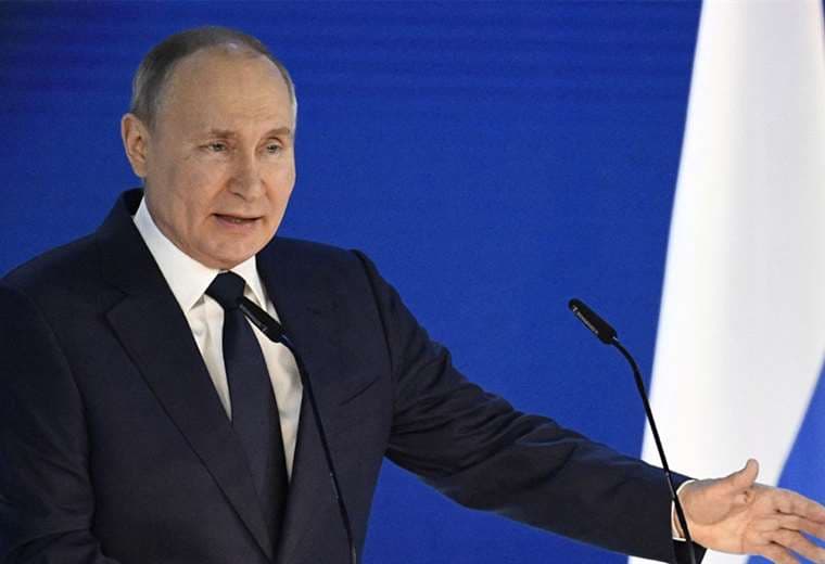 Putin firma ley que prevé penas de cárcel por difundir "noticias falsas" sobre el ejército
