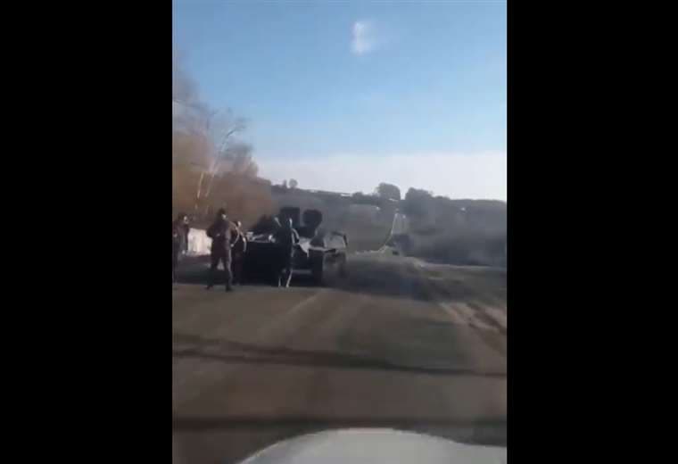 Video: ucranianos se burlan de soldados rusos que se quedaron sin gasolina mientras invadían Kiev