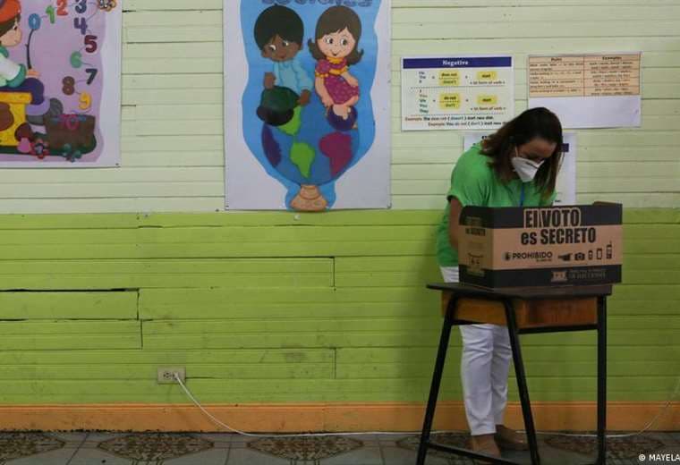 Costa Rica inicia jornada de elecciones