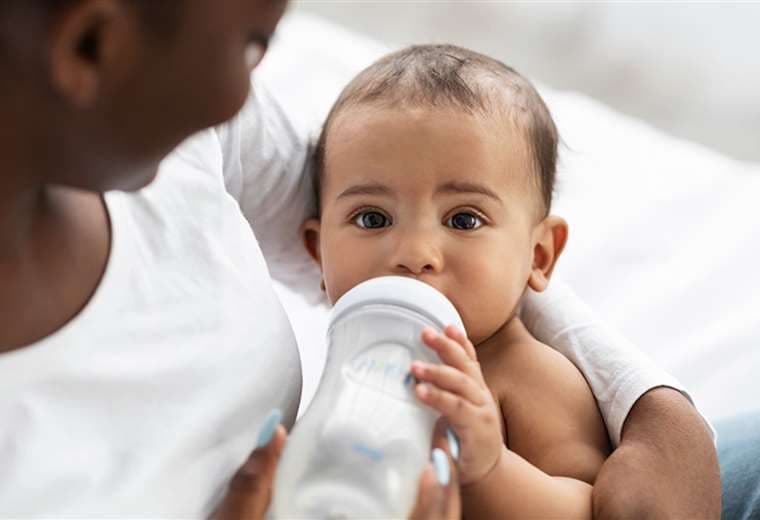 La lactancia materna y la fórmula, un dilema común